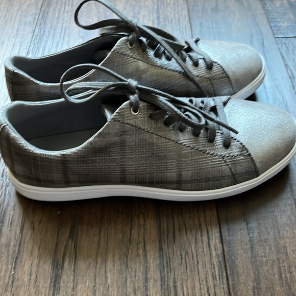 Like new Cole Haan sneakers - Picture 3 of 4
